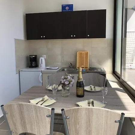 In With Sea View, Terrace, Air Conditioning, Wi-fi